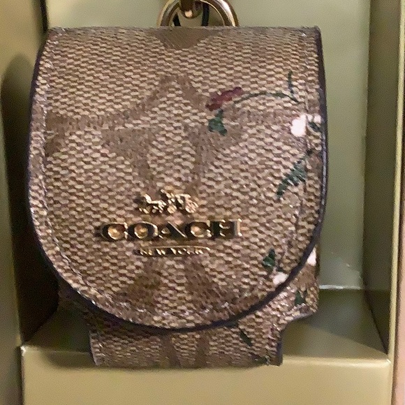 COACH POUCH AND MATCHING iPOD CASE, SIG C, KHAKI MULTI, COATED CANVAS. - Picture 4 of 11